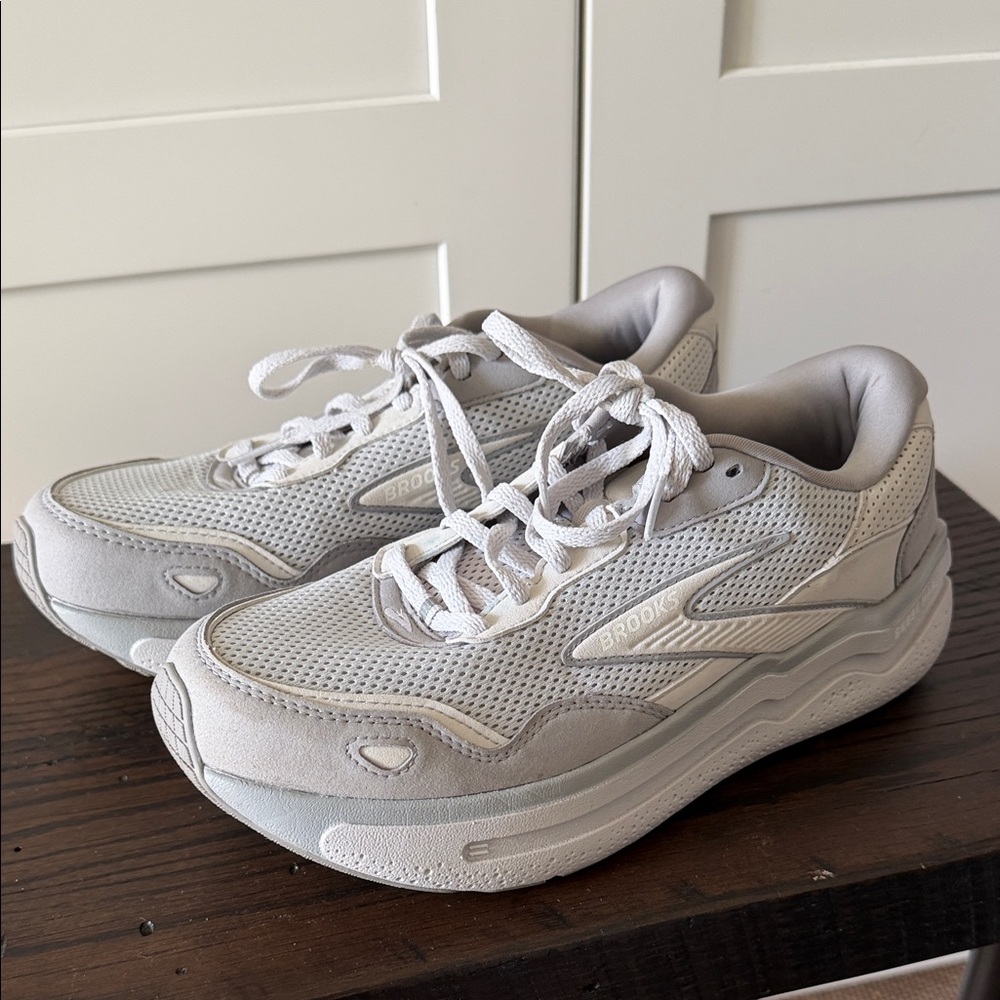 Brooks Light Gray Mesh Sneakers